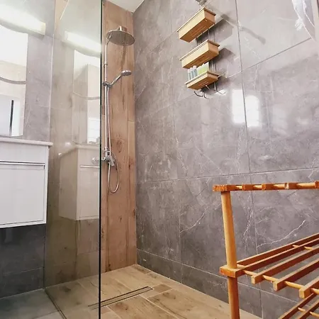 Nissi Avenue 3 Apartment