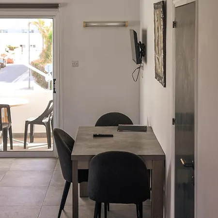 Nissi Avenue 64 3 - Luxcyservices *
