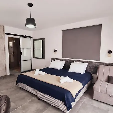 Nissi Avenue 3 *