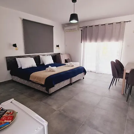 Nissi Avenue 3 *